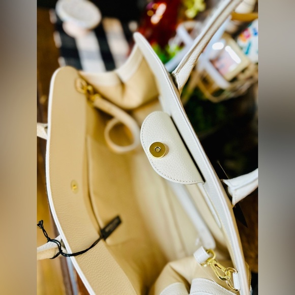 Claudia Firenze Pebbled Leather Tote | Made in Italy | Capsule Closet Must-Have - Picture 9 of 10